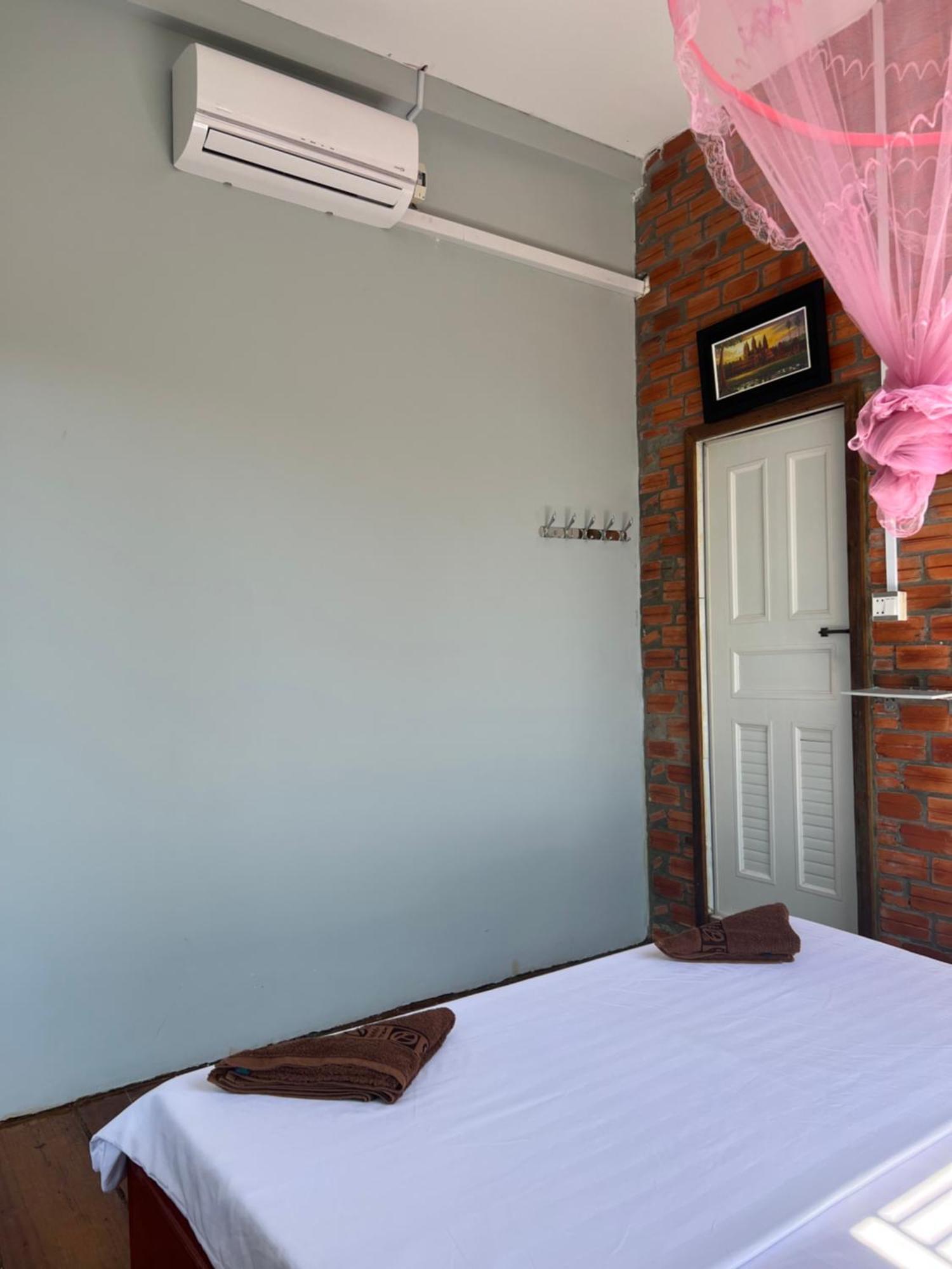 Ing Ing Guesthouse Ко-Ронг-Самлоем Екстер'єр фото
